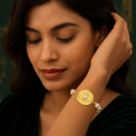 🐚 "Gilded Pearl Disc" Bracelet 🐚