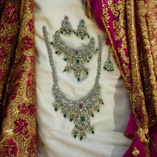 πΏ"Emerald Grace" Necklace SetπΏ