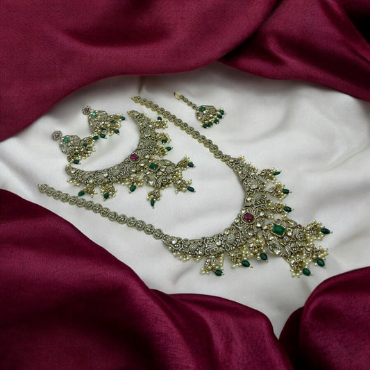 🌿"Emerald Grace" Necklace Set🌿