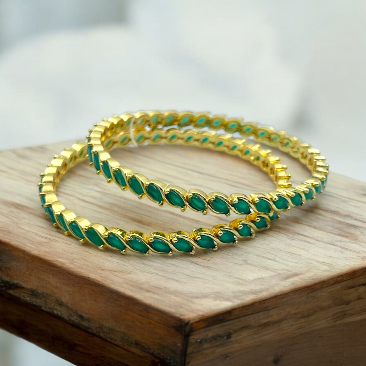 Niharika Panna Bangle Set