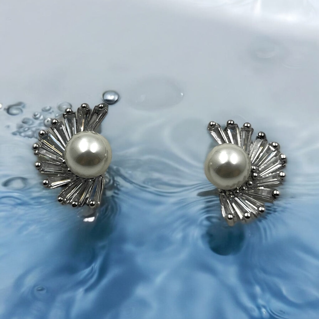 Luxe Fan Pearl Stud Earrings