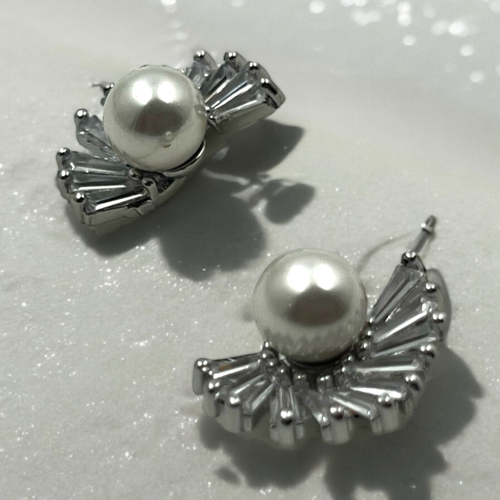Luxe Fan Pearl Stud Earrings