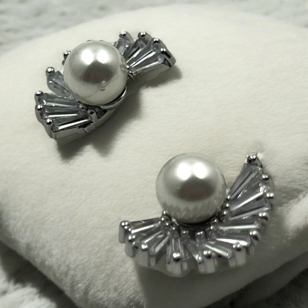 Luxe Fan Pearl Stud Earrings