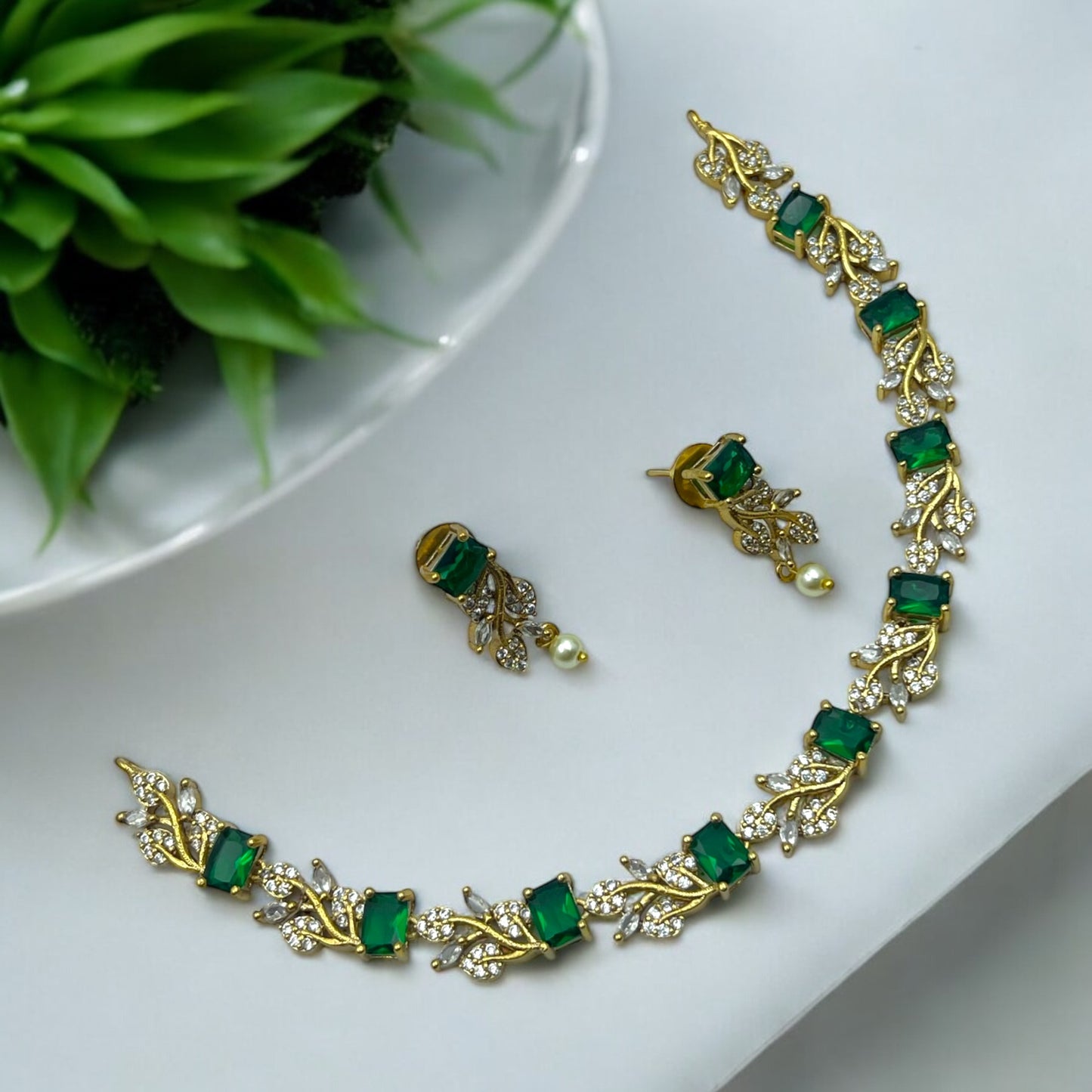 Vanya Vine Necklace Set