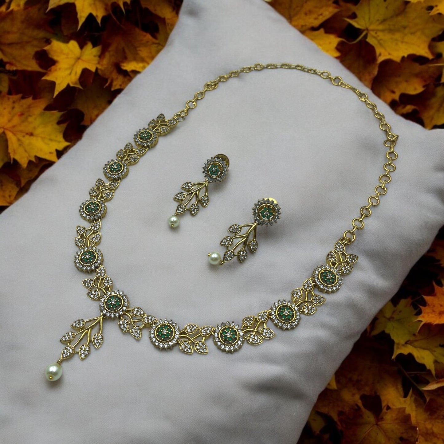 🍃 "Ethereal Bloom" Green Necklace Set 💚✨