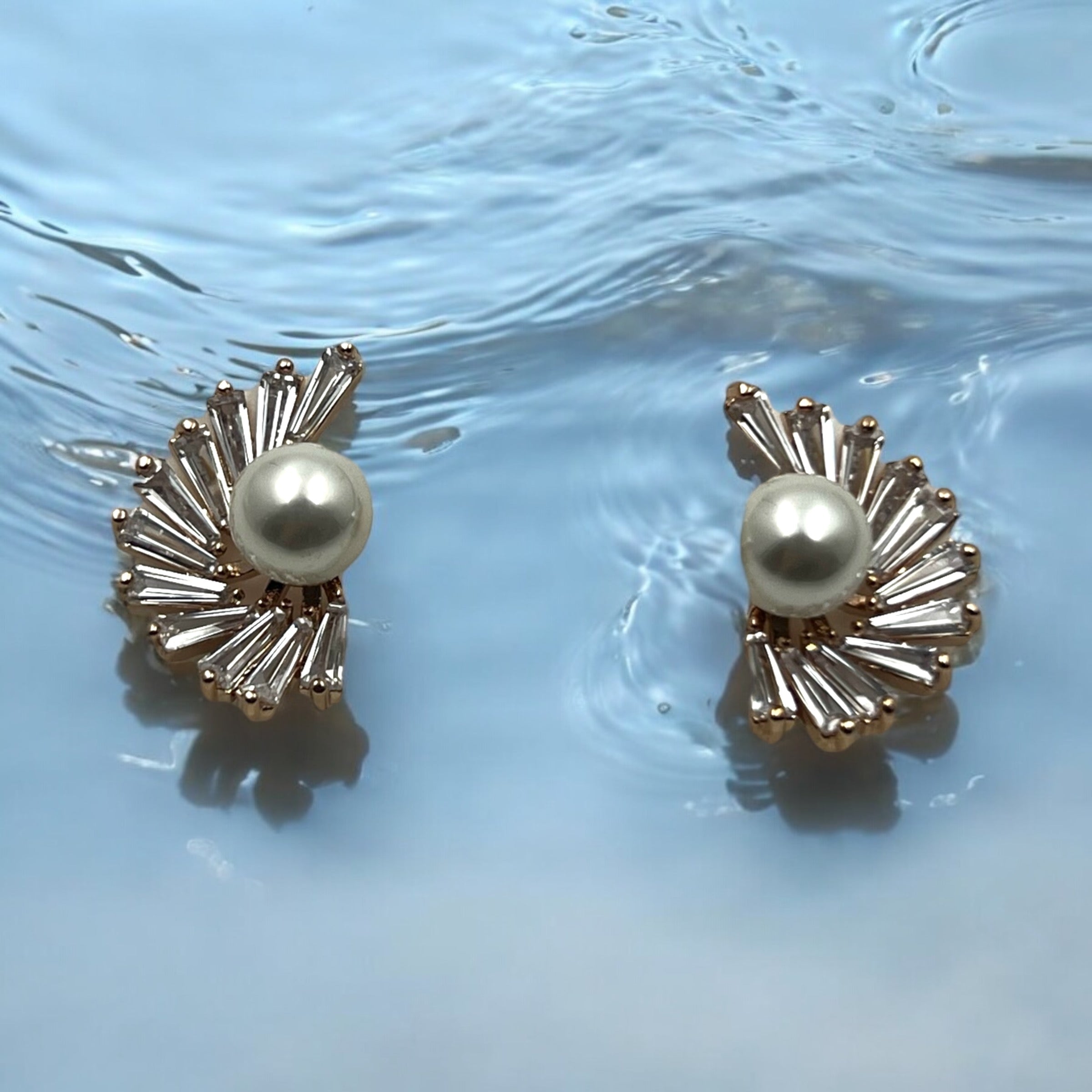 Radiant Fan Pearl Stud Earrings