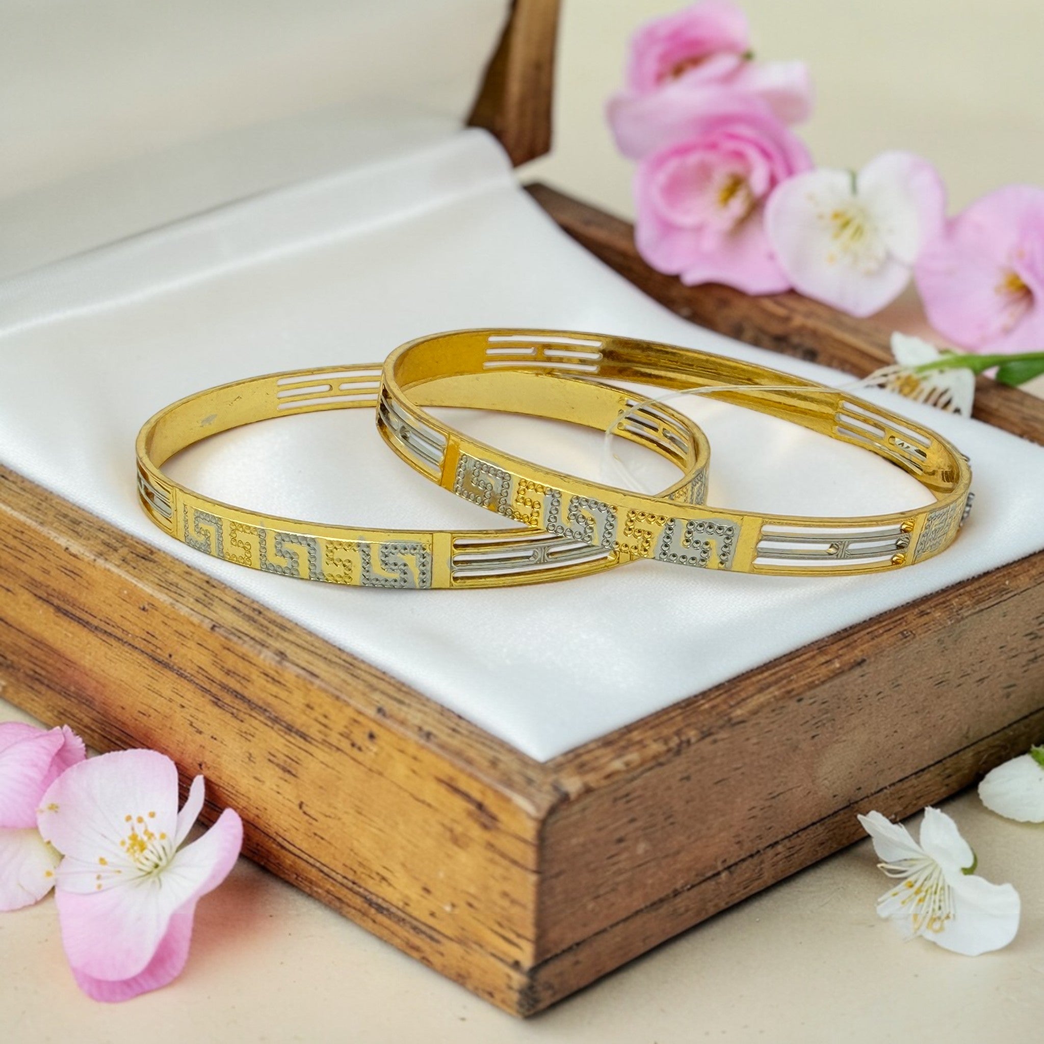 🩵"Radhika" Bangle Set 🩵