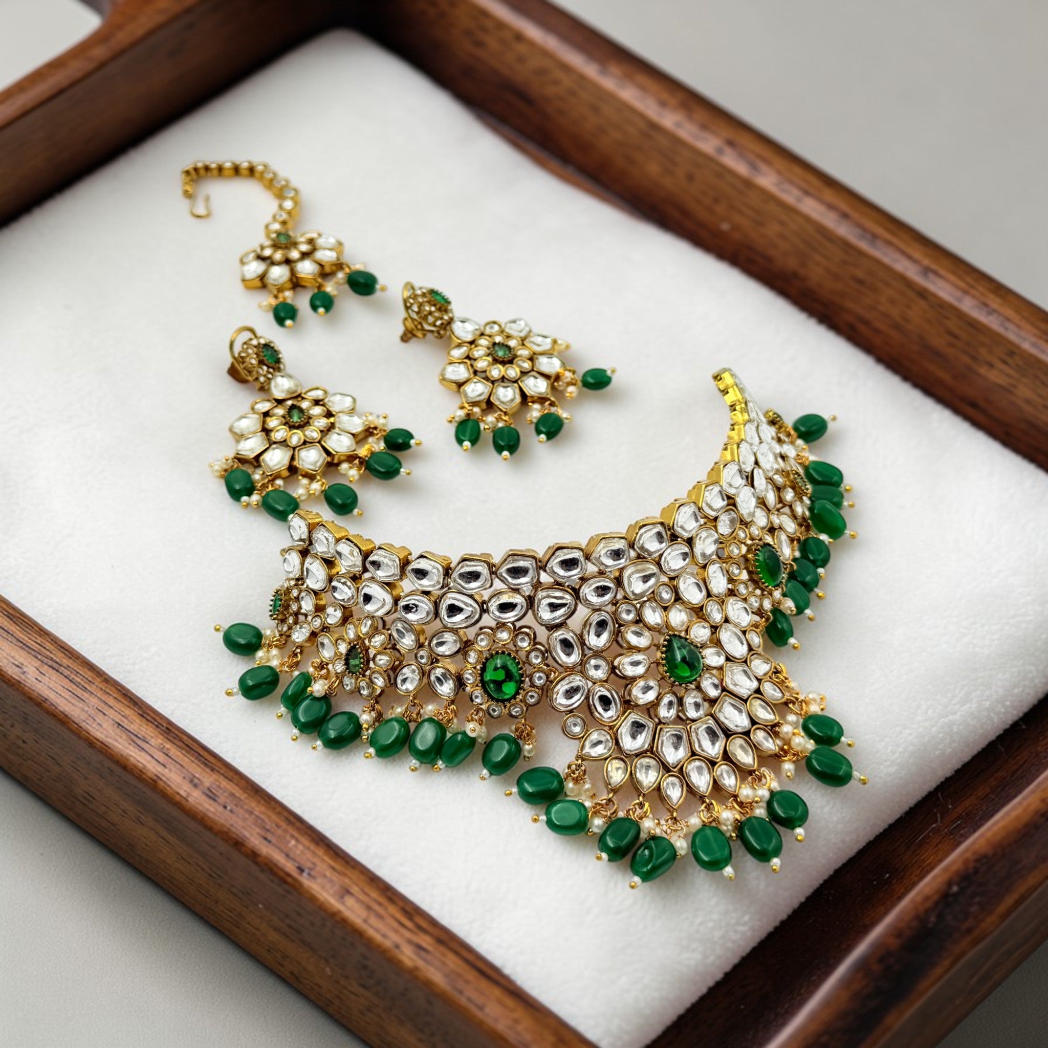 Noor Emerald Kundan Choker Set