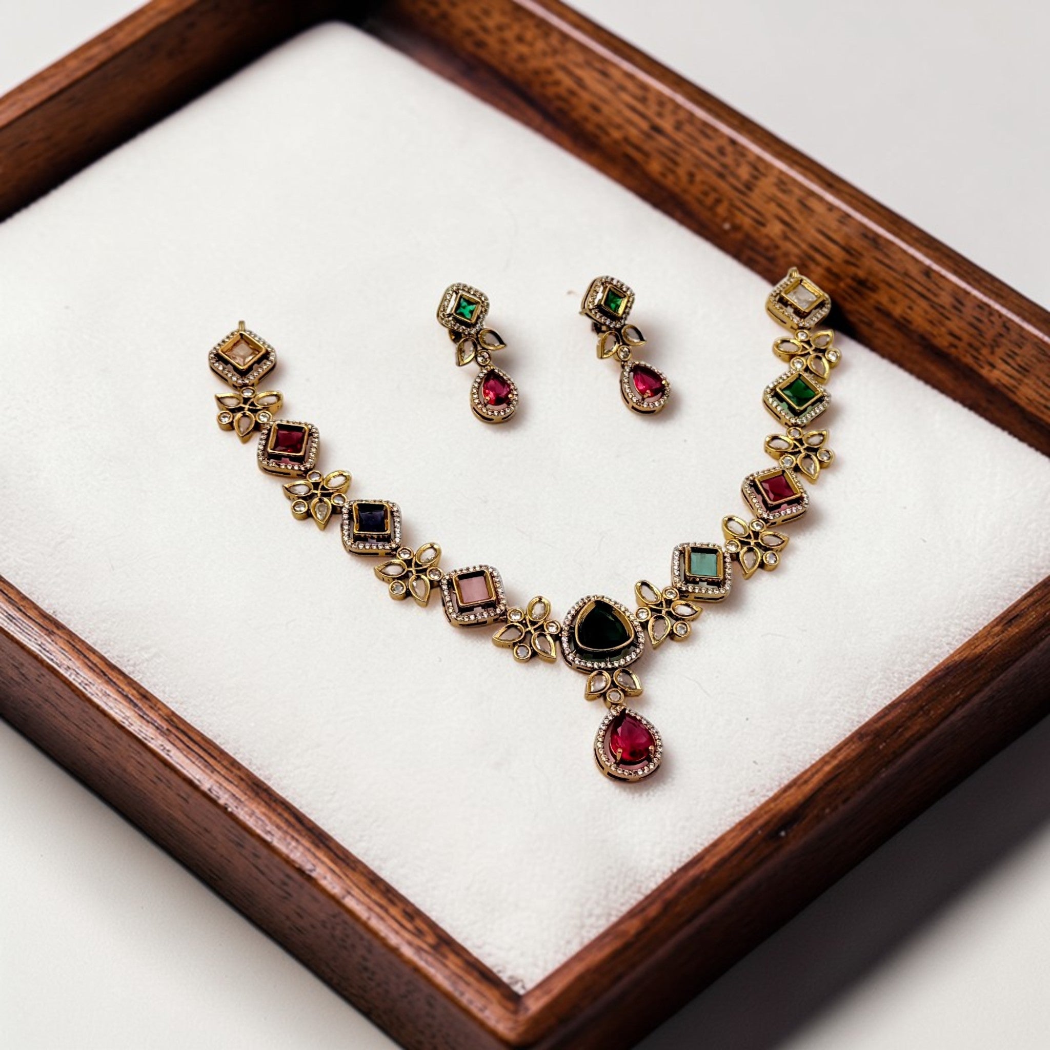 "Rangeela Cascadia" Necklace Set