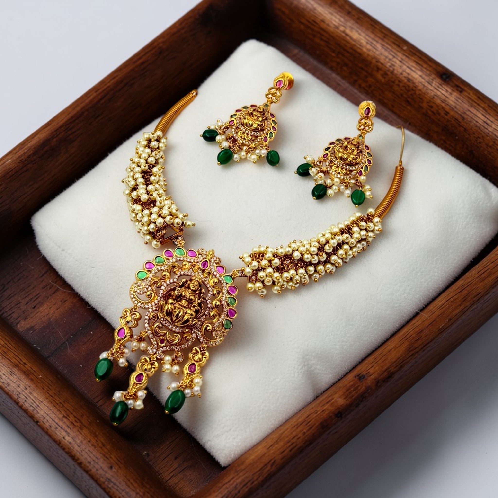 Lakshmi Pearl Haar Necklace Set