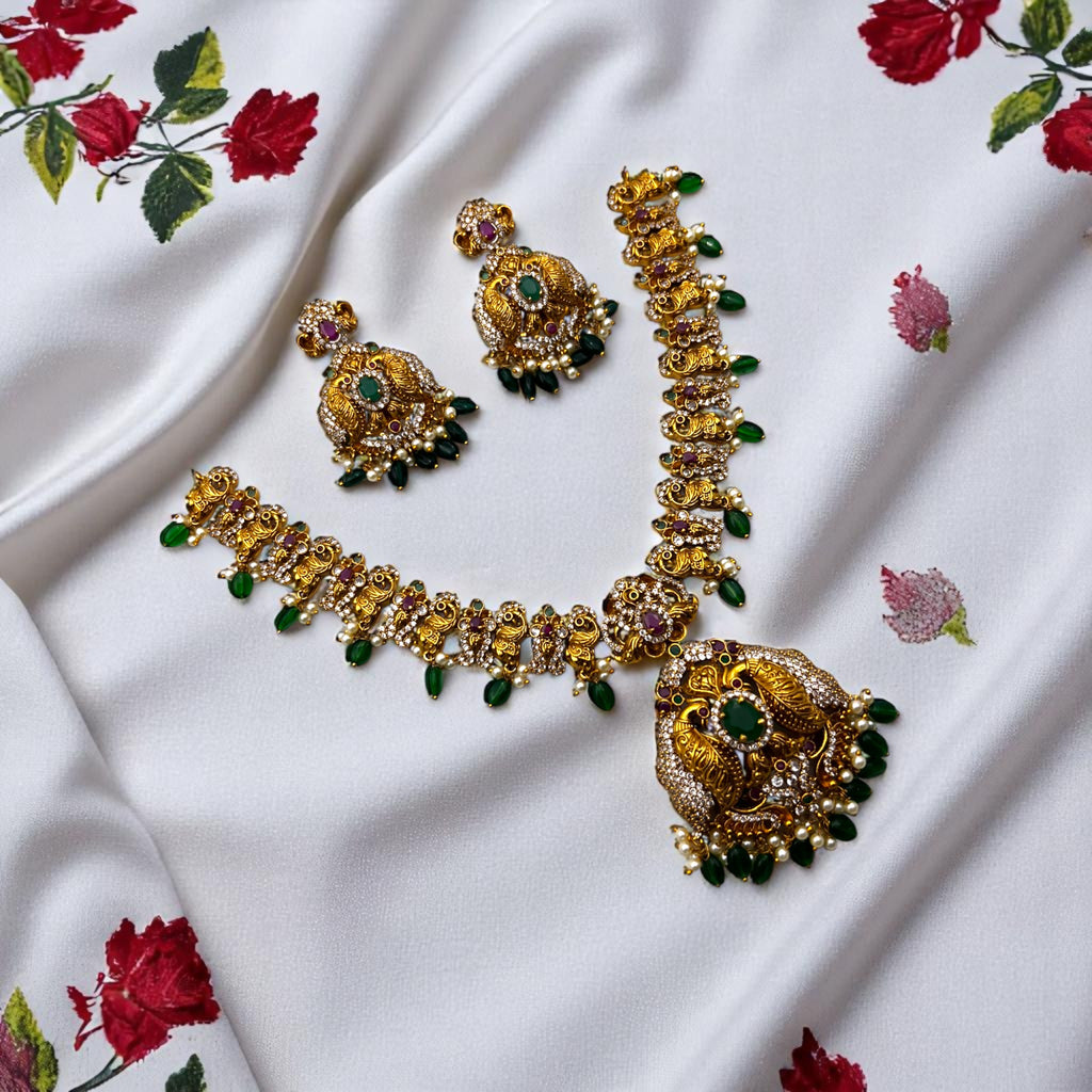 🌸🌿 "Patra Ladi" Necklace Set 💫🐚