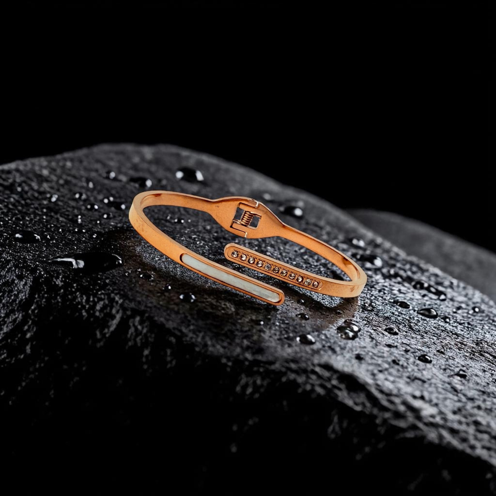 Velmora Glow Bracelet