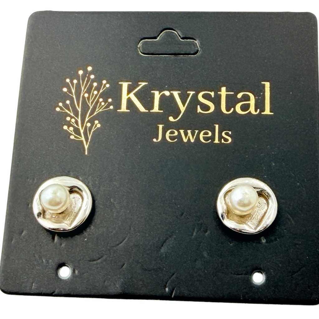 Pearl Glow Stud Earrings