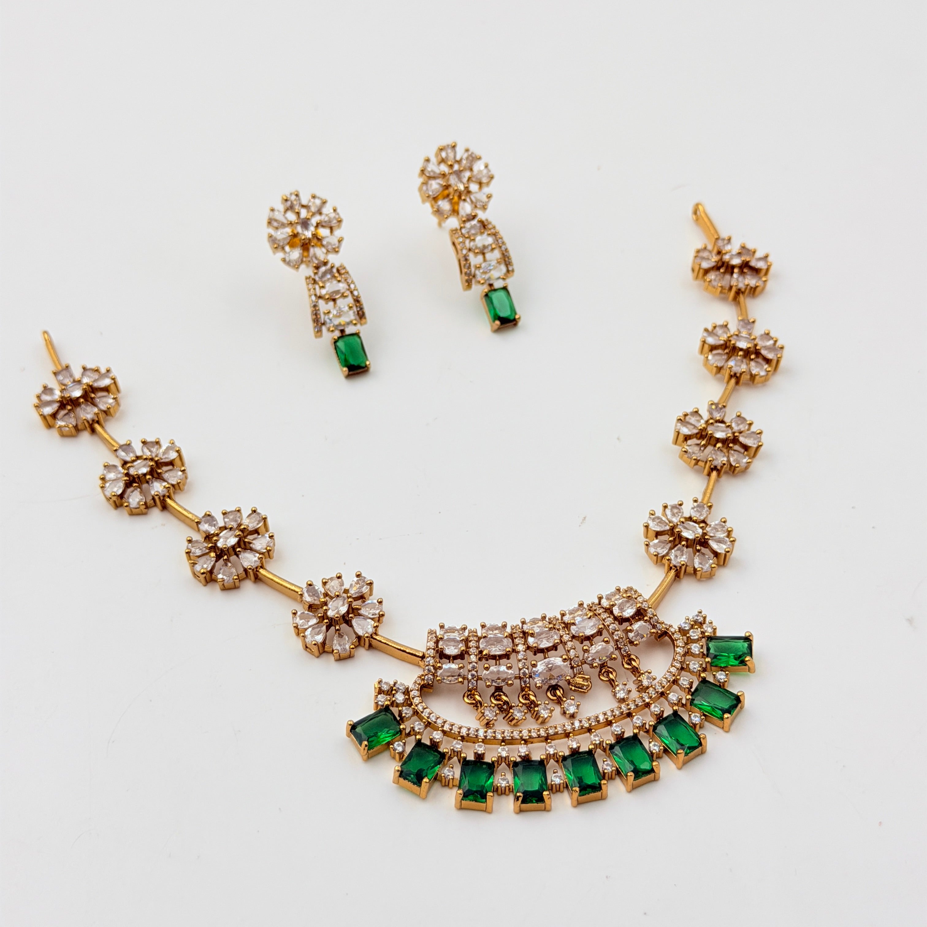 Emerald Arc Floral Necklace Set