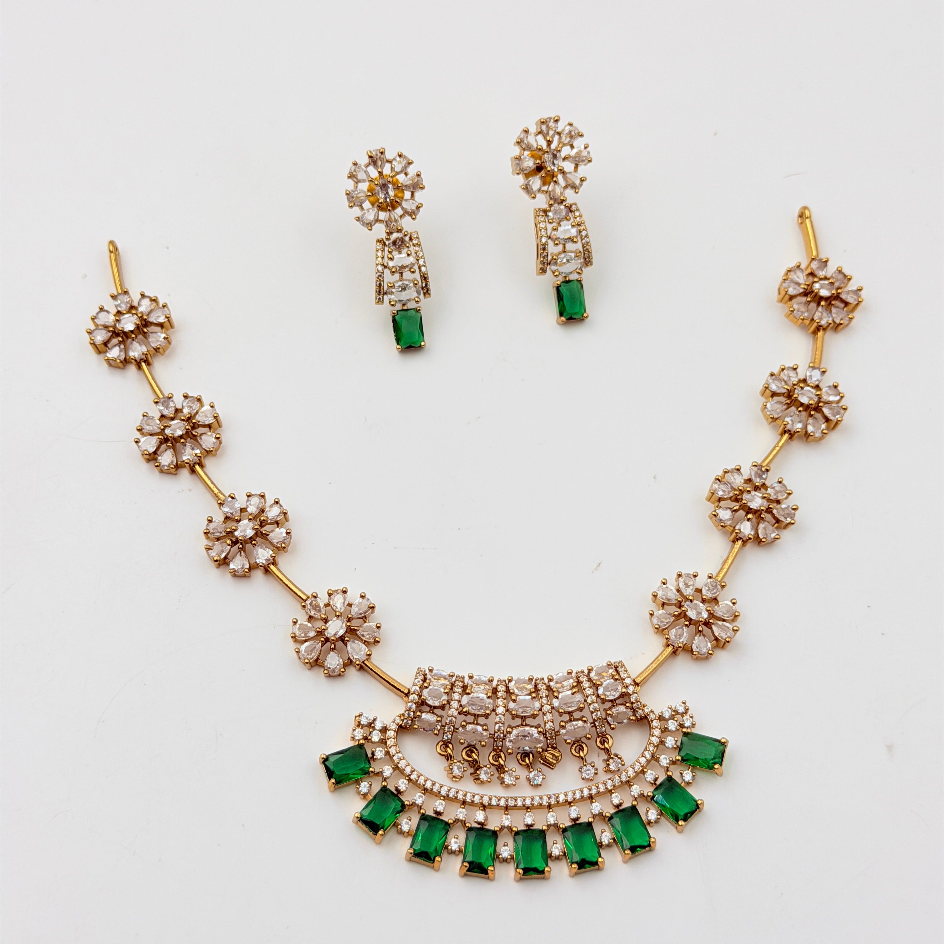 Emerald Arc Floral Necklace Set