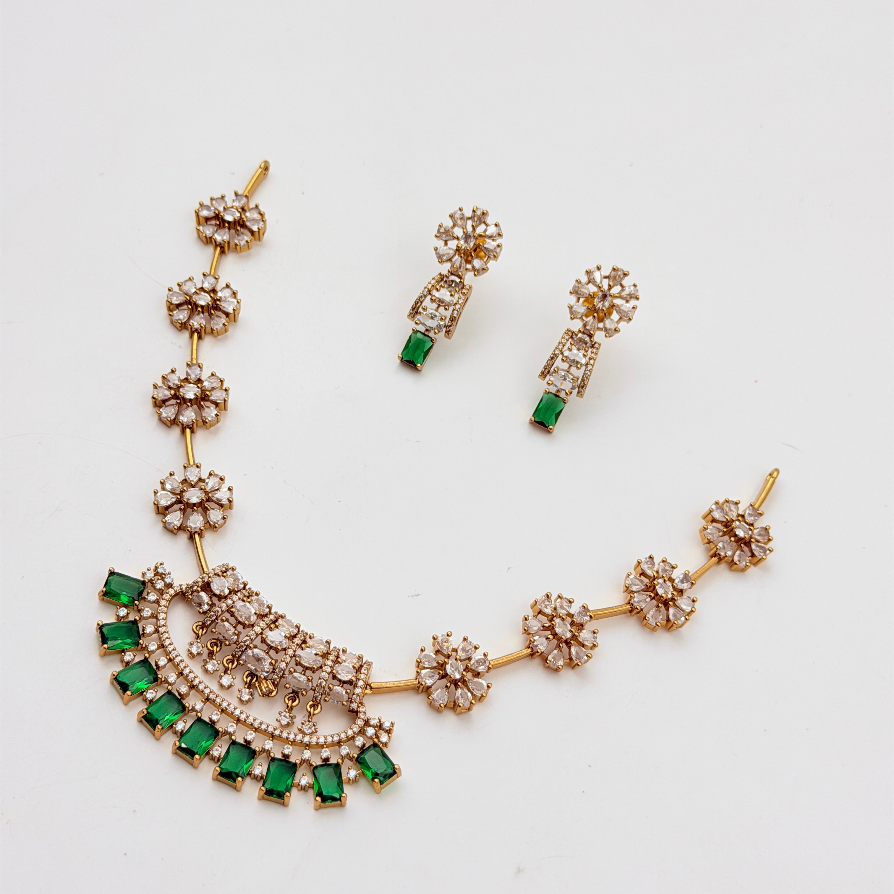 Emerald Arc Floral Necklace Set
