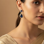 Pair of earrings with blue gemstones