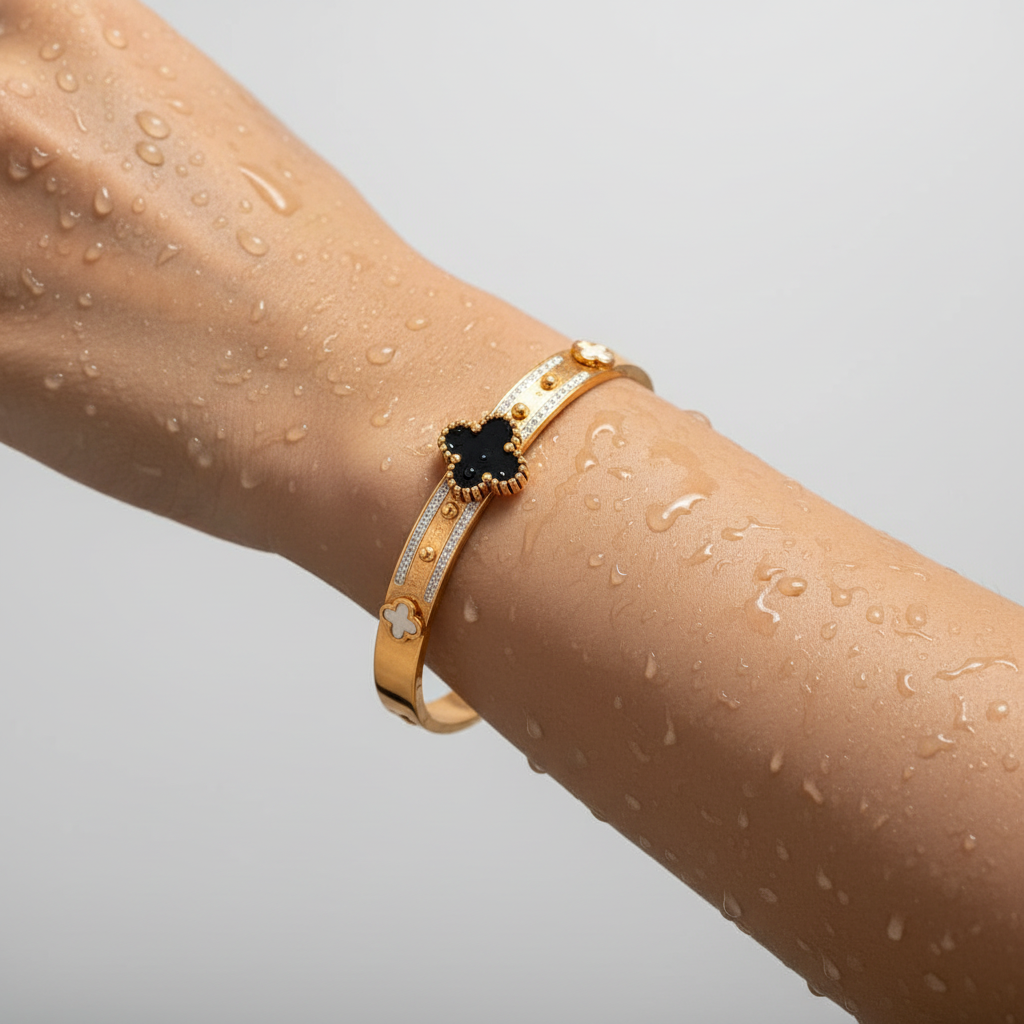 Noir Clover Elegance Bracelet