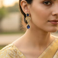 Pair of earrings with blue gem