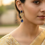Pair of earrings with blue gem