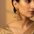 Gold and pearl earrings 