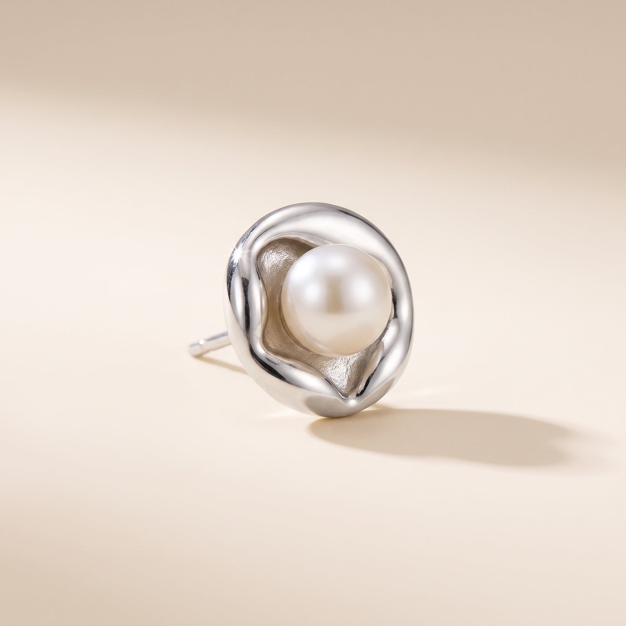 Pearl Glow Stud Earrings
