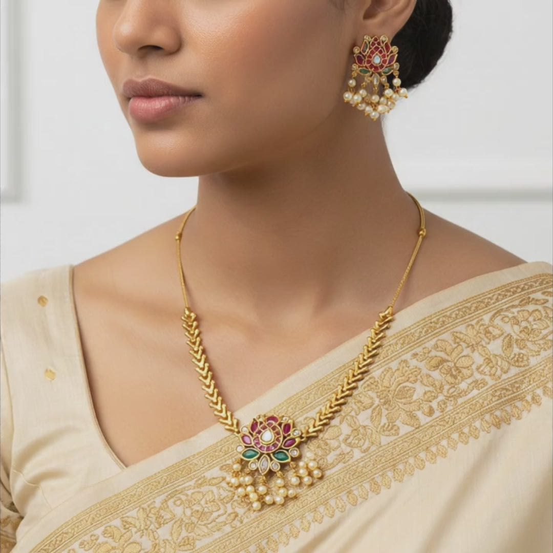 Traditional Floral Necklace Set