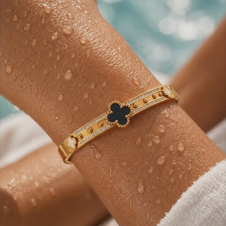 Noir Clover Elegance Bracelet